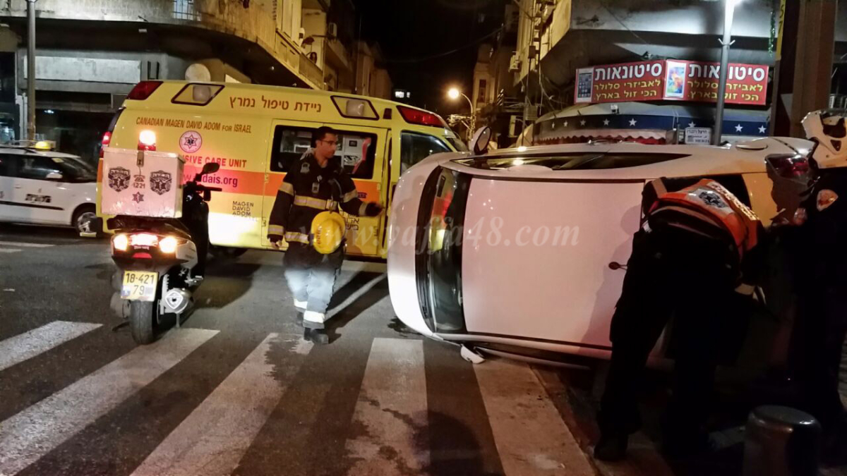  بالصور: منتصف الليلة - حوادث طرق مروّعة بين فقدان سيطرة وانقلاب مركبة بمدينة يافا